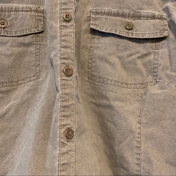 Columbia | Sleeveless Button Up Shirt - Picture 3 of 10